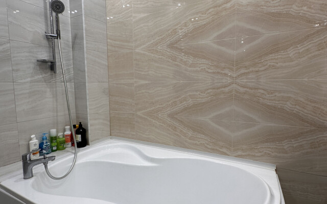 Квартира Трехкомнатная у Набережной Грина