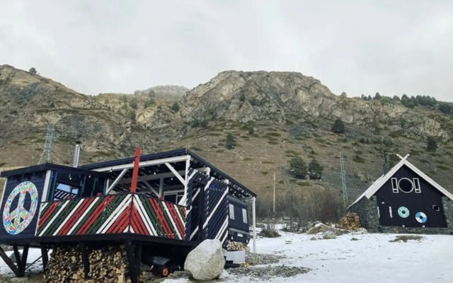 Частный дом Хиппи у Black Point в Тегенекли