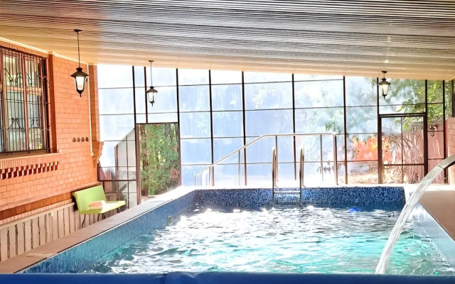 Частный дом Анна с тёплым бассейном