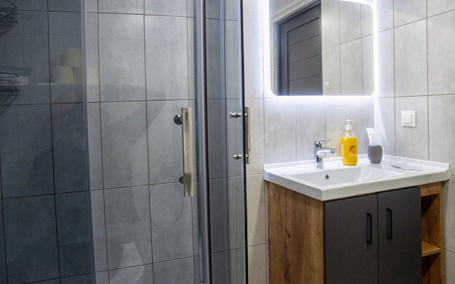 Sovremennaya studiya v tsentre goroda Flat