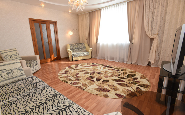 Apartment on Malysheva 4B