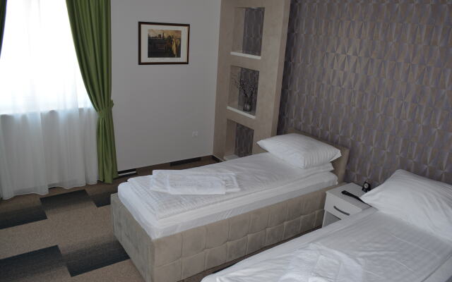River Hotel