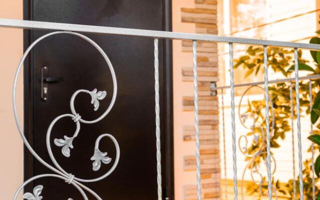 On Kramskoy Street Guest House