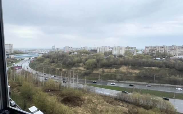 V Centre u Metro s Igrovoj Pristavkoj Flat