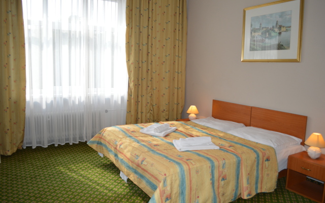 Mira Hotel