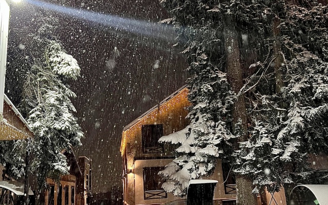 Tash Maral Hotel
