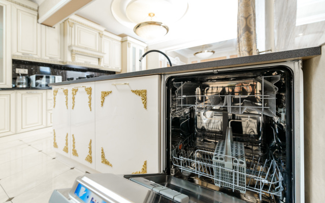 Versal'. Dvuhetazhnaya 6K na Kutuzovskom Flat