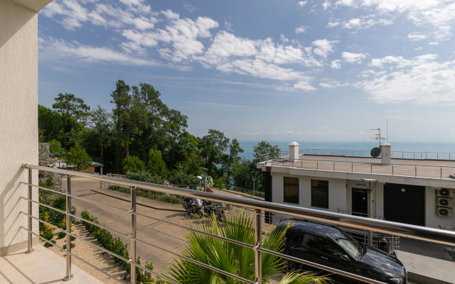 Taunkhaus v Sochi  sobstvennym Basseynom Apartments