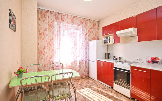 Na Respubliki 33А Flat