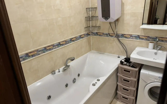 Na Ulitse Khvorostukhina, 1a Flat