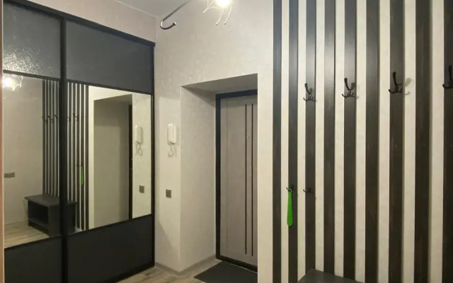 Квартира с видом на реку и высокими потолками