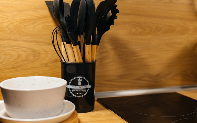 Апартаменты ApartH c окном на задний дворик