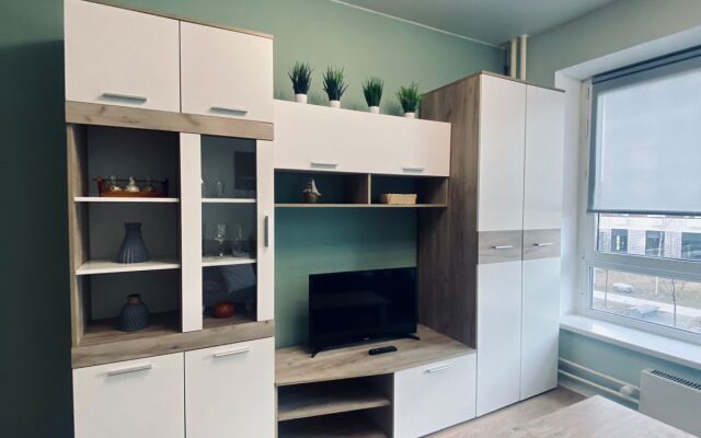 u metro 3h komnatnye Semeynye Apartments