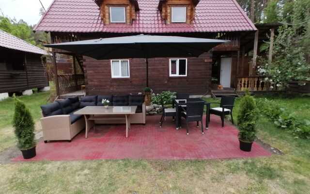 U Dachnyij Guest House