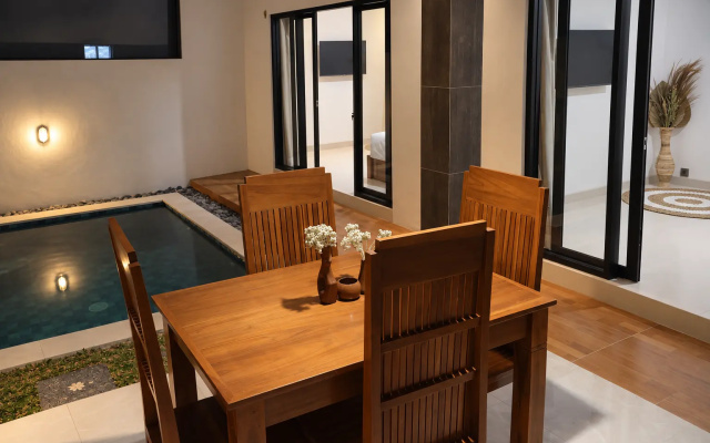 Casa Il Mondo Villa – Guest Rooms – Tumbak Bayuh