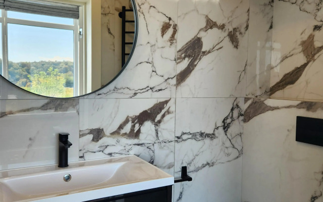 S Dizaynerskim Remontom Villa