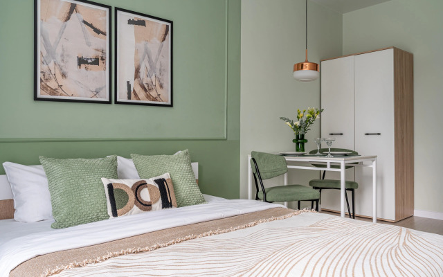 Студия у Метро Космонавтов