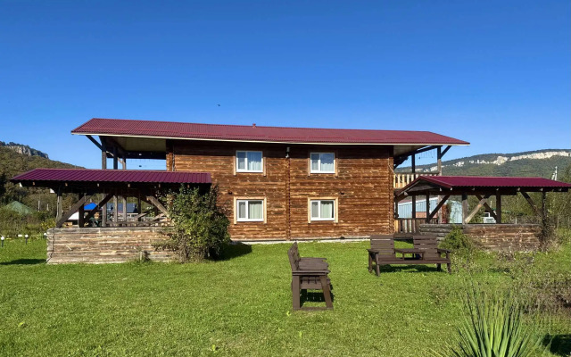 Thach from Travel Hotels Entourage