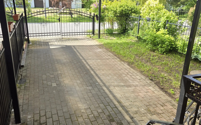 Na Zarechnoy 4  Private house