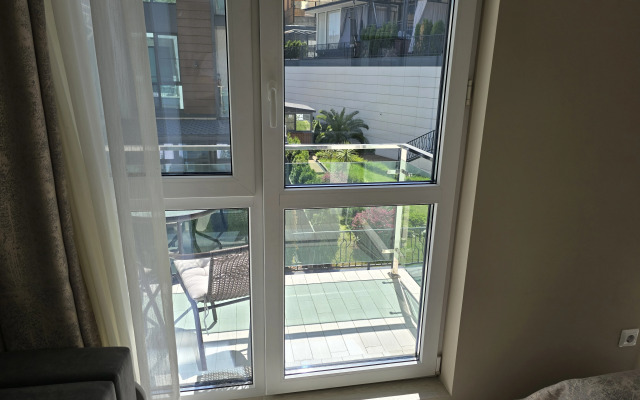 S Basseynom V Zhk Nevada Apartments