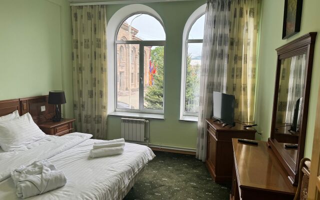 Lalaner Hotel