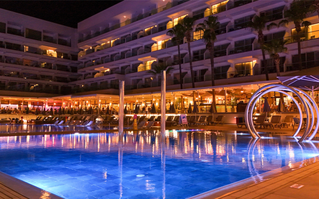 Cavo Maris Beach Hotel