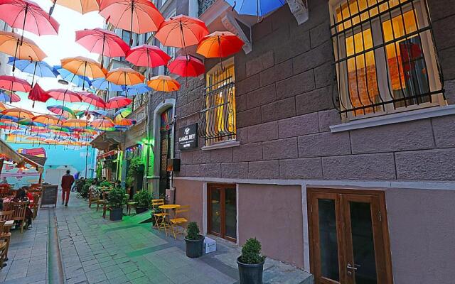 Istanbul Taksim Istiklal Street KAMIL Hotel - Historical