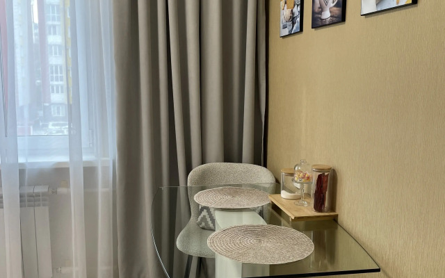 Na Bulvare Entuziastov 9 Flat