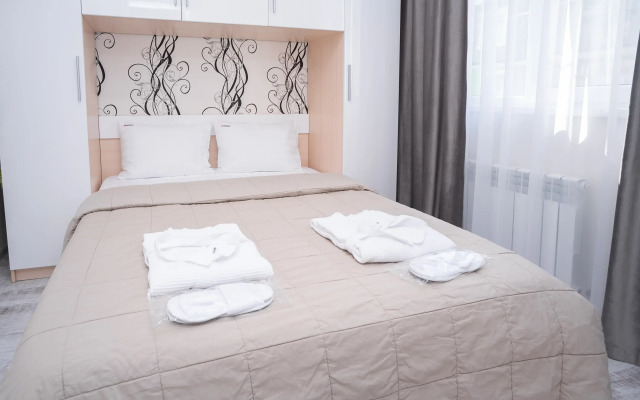 Апартаменты Red Apartments Арт Лайт Сити Апартамент Рафаэль