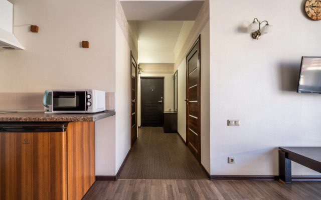 Oplot - Semejnye s odnoj spal'nej i balkonom 6 Apartments