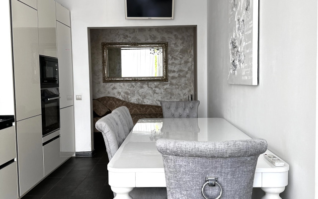 Shikarnaya na Naberezhnoy Verkhnego Ozera Flat