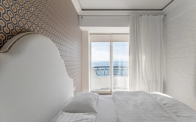 Апартаменты на первой линии главной набережной