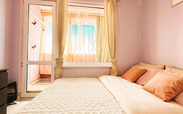 Na Tsvetochnoy 44/3 Apartments