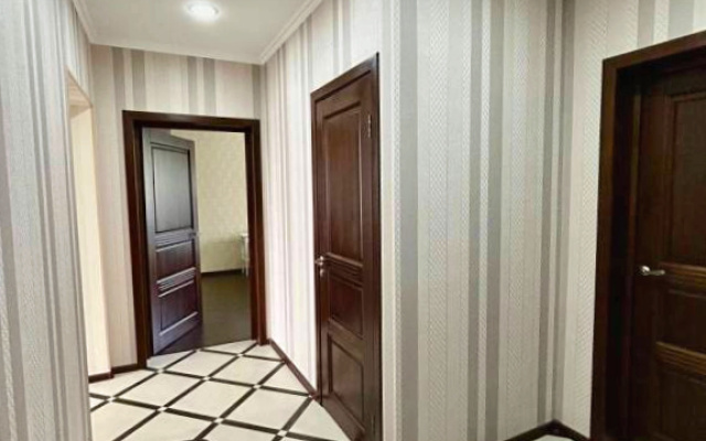Ulucsennye trehkomnatnye apartamenty s terrasoj