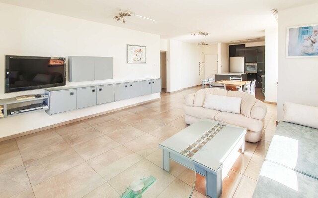 Charming 3 Bdr Sea View Bat Yam #B5 Apartments