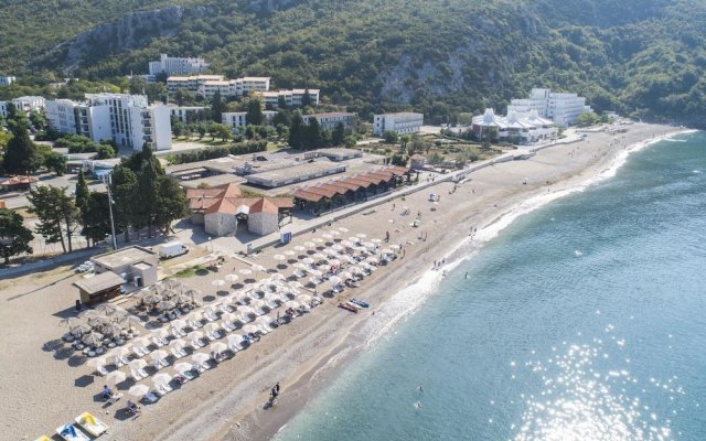 Pearl Beach Hotel