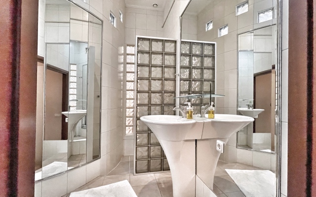 Апартаменты Elite Realty на Караванной 11