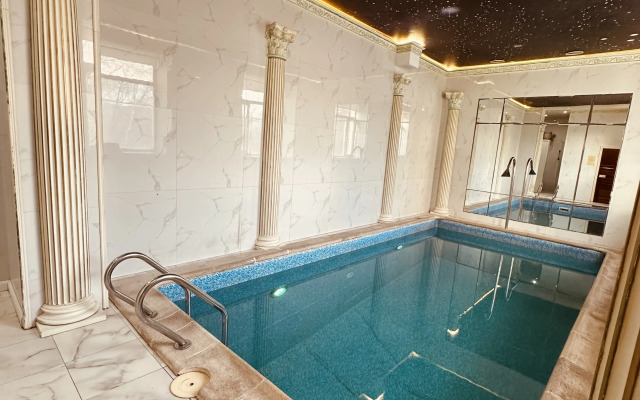 Lion Hotel