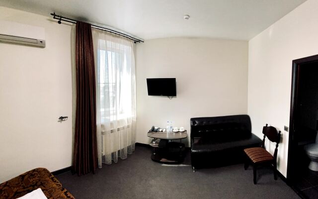 Отель Корона