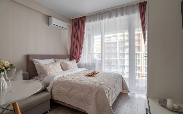Studiya u morya s bassejnom na territorii. Karavella 112 Apartments