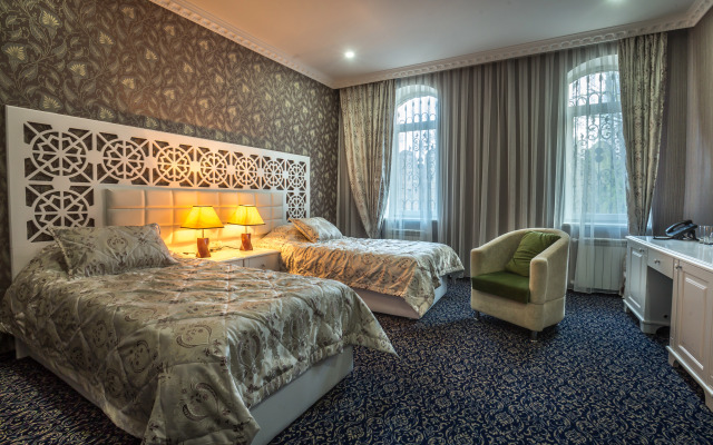 Premier Old Gates Hotel