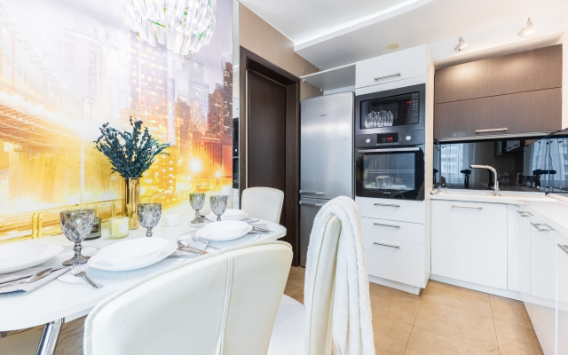 Апартаменты трехкомнатные на Меридианной