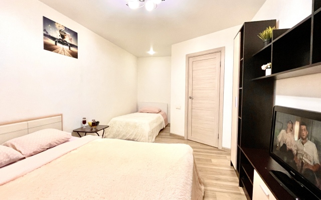 Уютные Апартаменты в доме у Космопорта (ул. Дыбенко 27а)