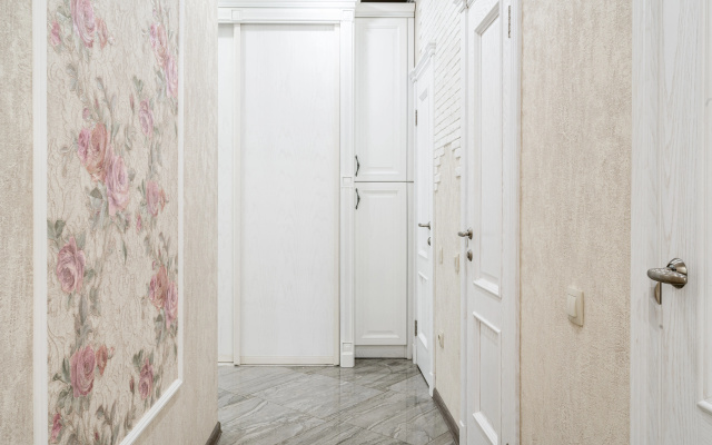 Dvukhkomnatnaya Apart-Oteli v shagovoy dostupnosti ot parka Galitskogo Flat
