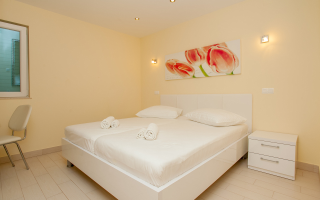 Cintro Apartments