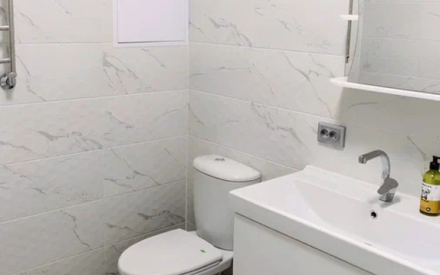 V Tsentralnom Parke Na Krupskoy Flat