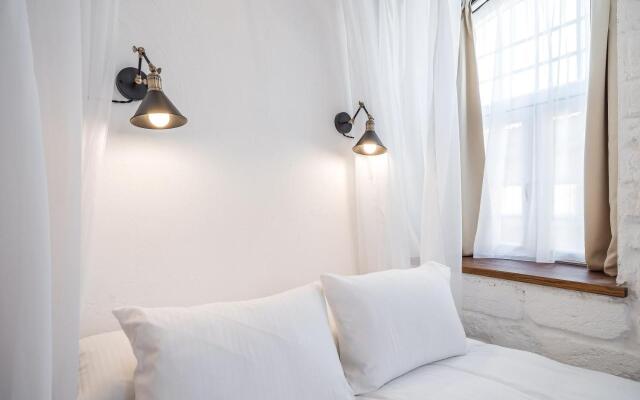 Rest Studios Aparthotel
