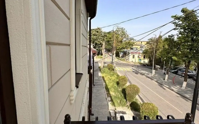 Na Vtorom Etazhe s Balkonom Apartments