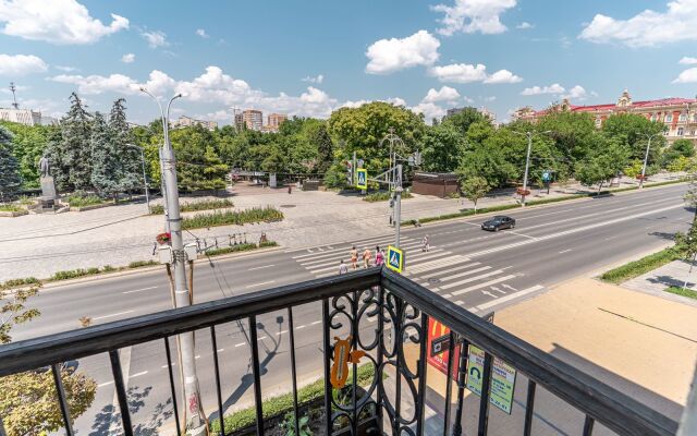 Na Bolshoy Sadovoy 52-56 Flat