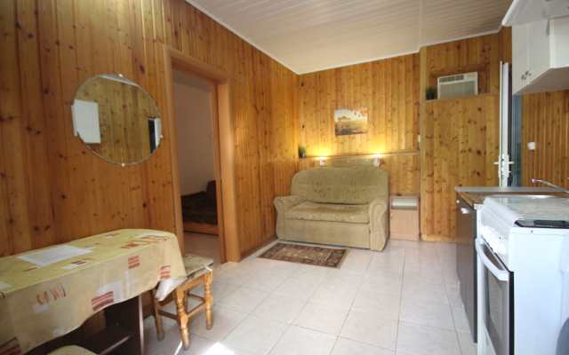 Maksim Guest House
